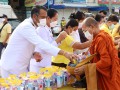 25650728พิธีทำบุญตักบาตร วันเฉลิมพระชนมพรรษาพระบาทสมเด็จพระเ ... Image 1